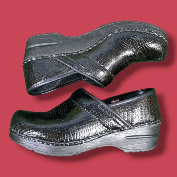 Sanita | Professional Genuine Patent Leather Snake Scale Clogs -Black- Size EU36 - Picture 1 of 15